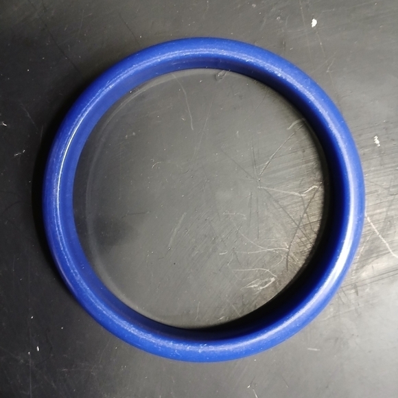 Dark blue plastic bangle bracelet - Picture 2 of 3